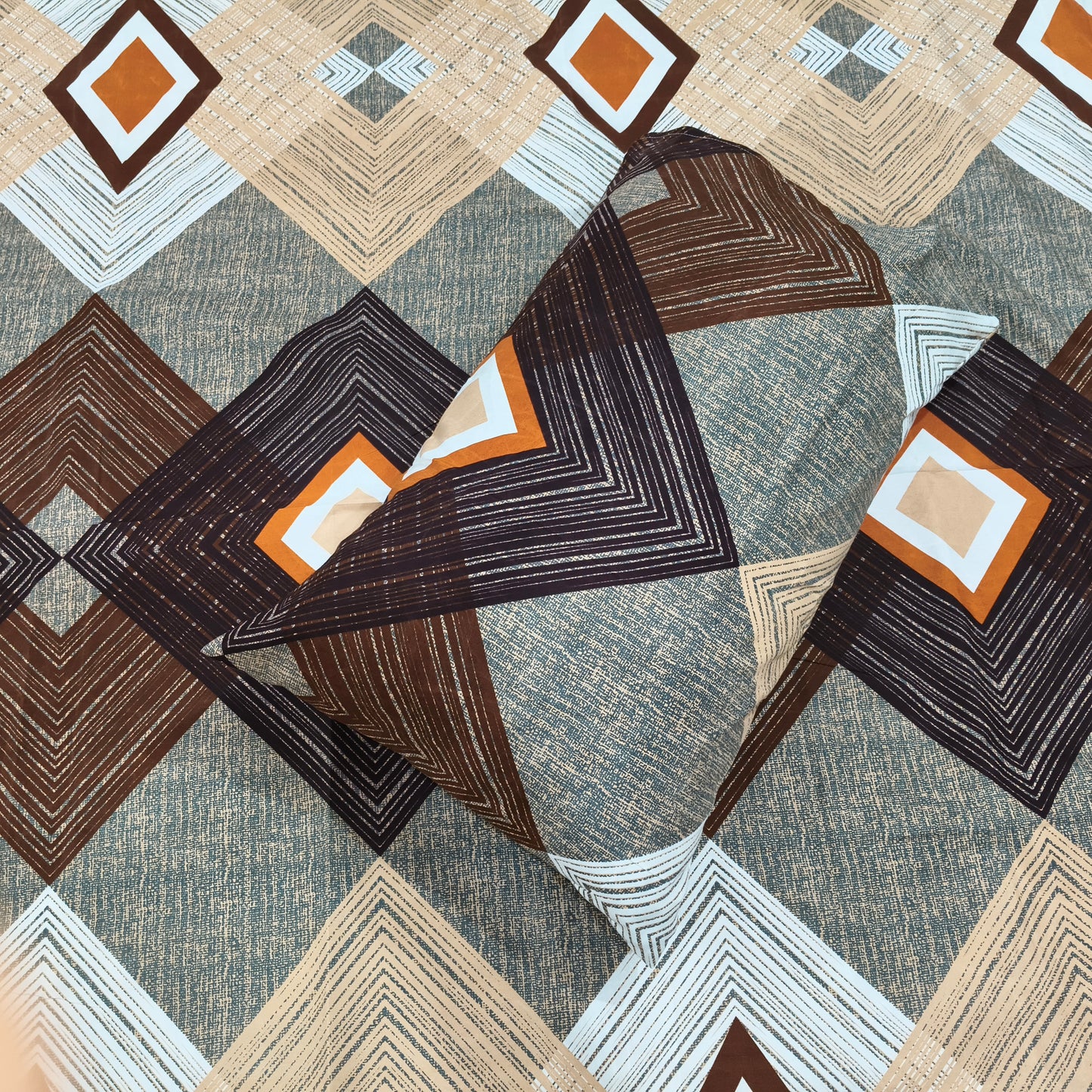 Amberwood Diamond – Brown & Beige Bedsheet Set