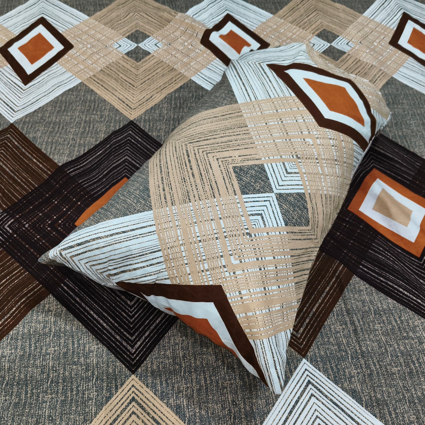 Amberwood Diamond – Brown & Beige Bedsheet Set