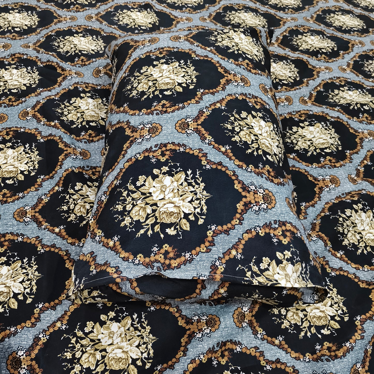 Royal Medallion – Black & Gold Bedsheet Set
